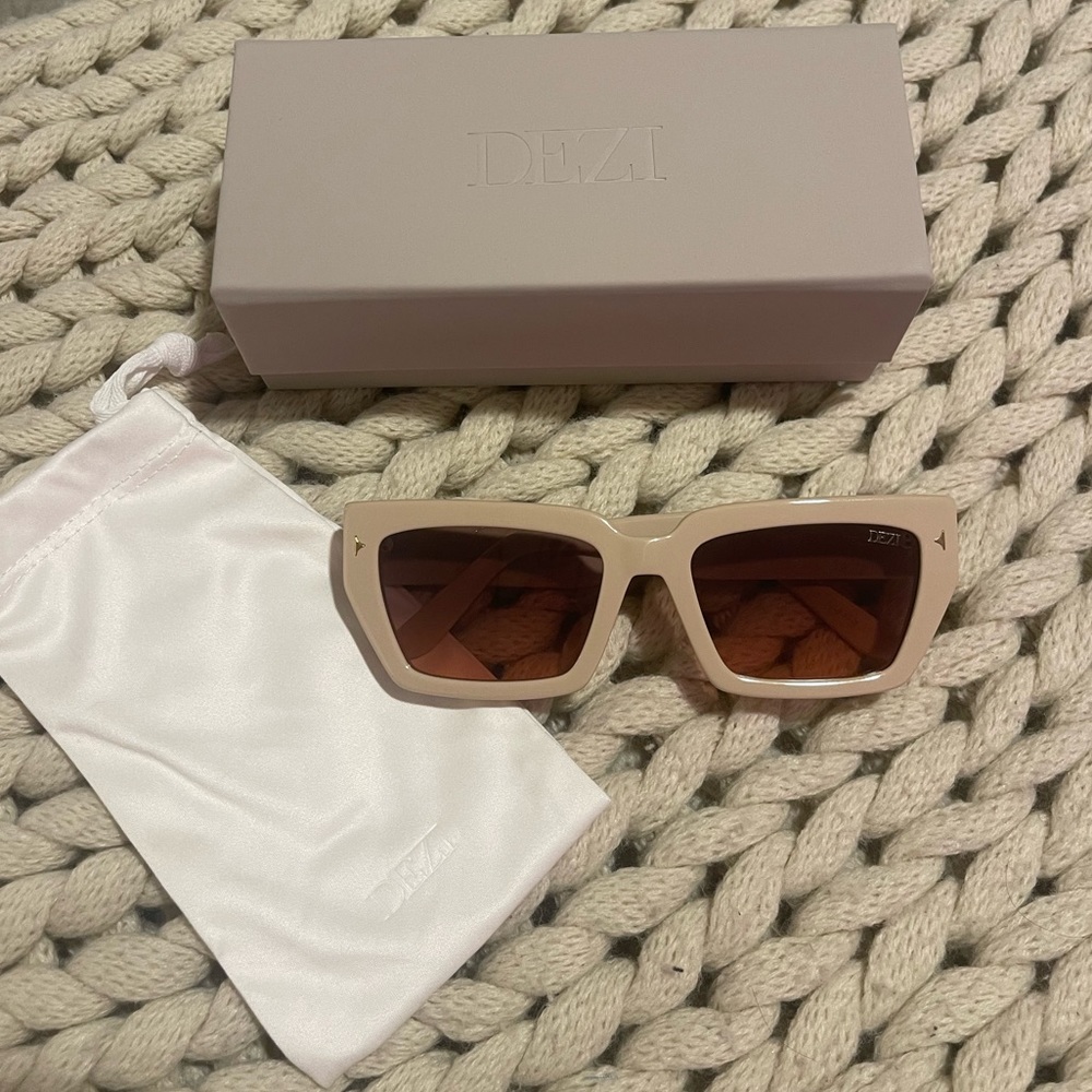 Dezi Switch Sunglasses